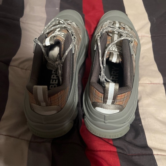 Burberry Sneaker Brand New - Picture 4 of 6
